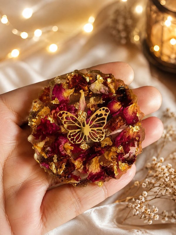 Handmade Resin Art with Dried Flowers and Gold Leaf — SK Resin Art