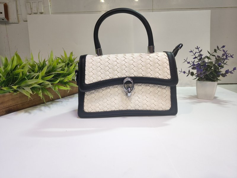 CHIC WEAVE TOP HANDLE — Ysk Atelier
