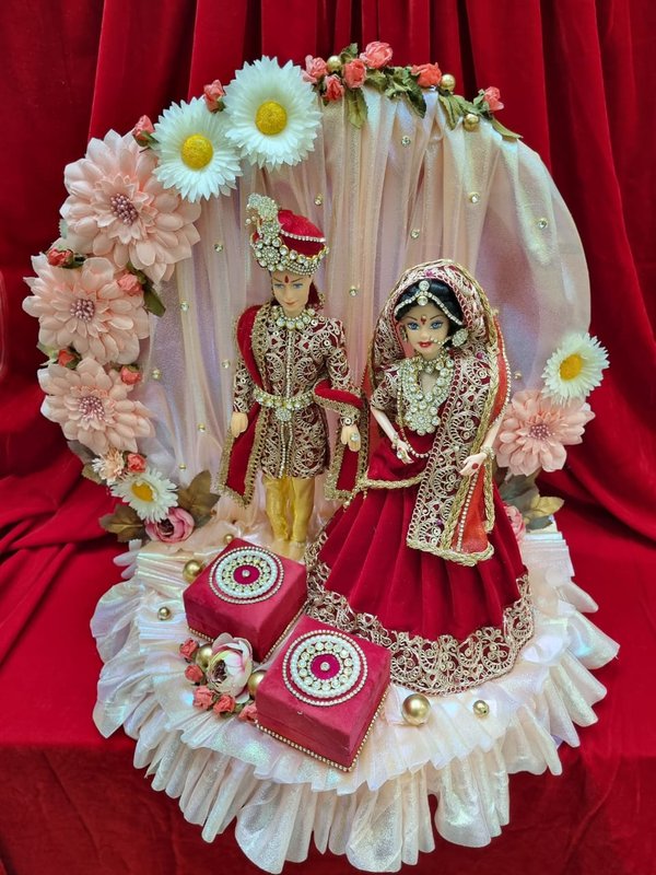 Indian Wedding Couple Doll Showpiece — Tara Creations